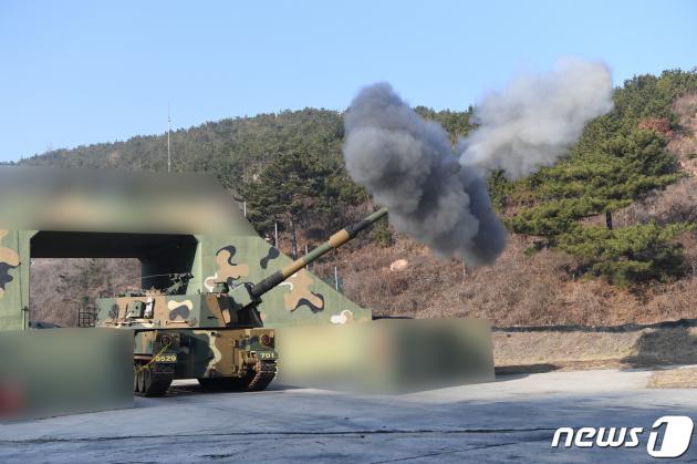 북한군이 서북도서 지역에서 해안포 도발을 감행한 5일 오후 인천 옹진군 연평도에서 국군 K-9 자주포가 해상사격훈련을 하고 있다. (국방부 제공) 2024.1.5/뉴스1 ⓒ News1 장수영 기자